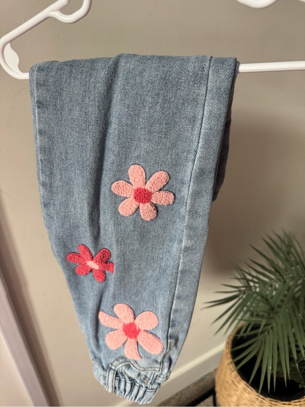 Girls Floral Patch Wide Leg Jeans Light Wash Denim Balloon Pants Size 5Y - Picture 4 of 4